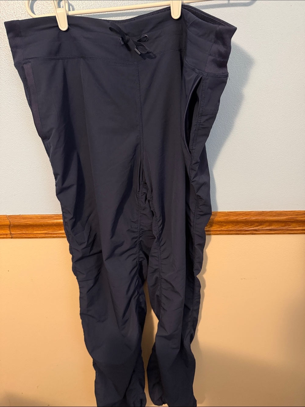 Kirkland Signature Women’s XL Navy Drawstring Track Joggers. Ruched side seams.